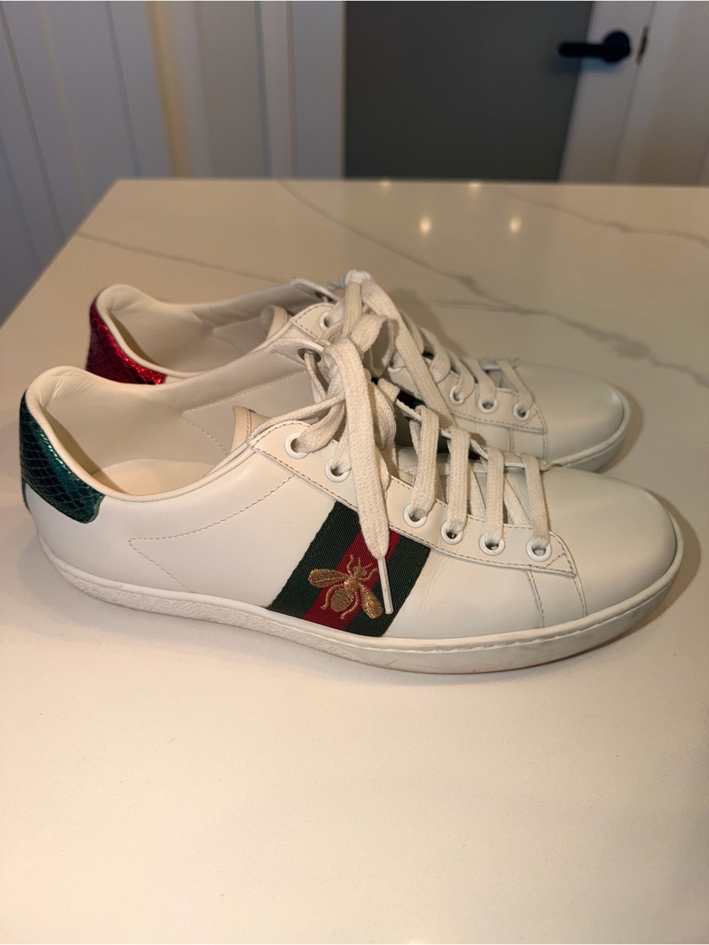 Gucci White Leather Low-Top Sneakers with Green & Red Stripe and Gold Bee